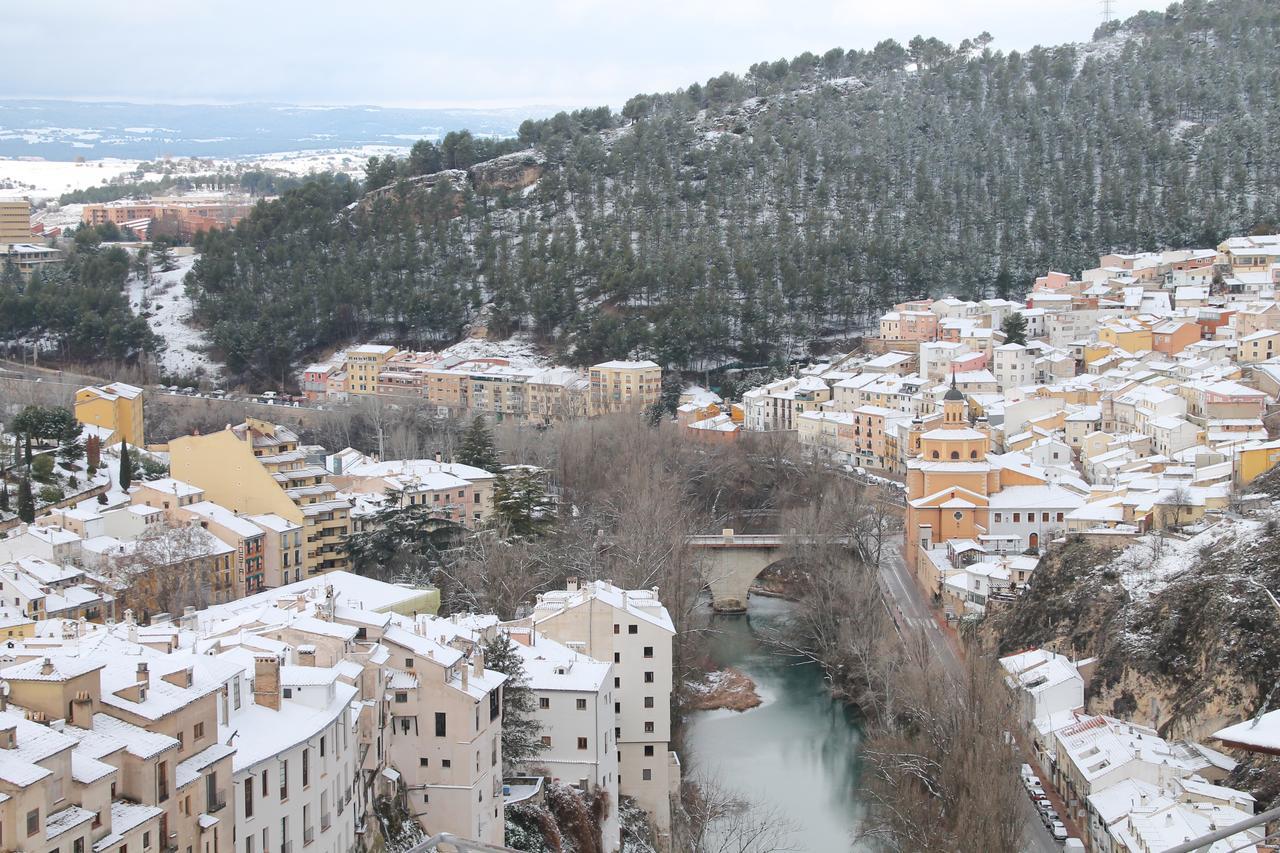 Cuenca & *